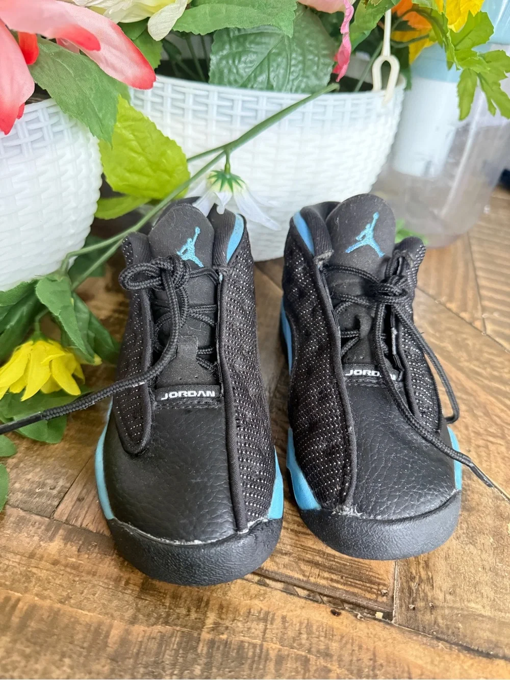 Jordan Kids Black and Turquoise Low-Top Sneakers - Picture 7 of 7